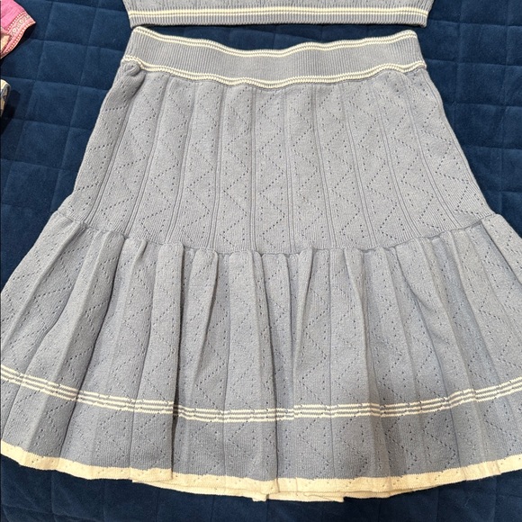 Like New knit set, great for Spring! - Picture 3 of 5